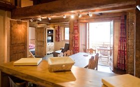 Chalet L'Aubepine Residence B&B
